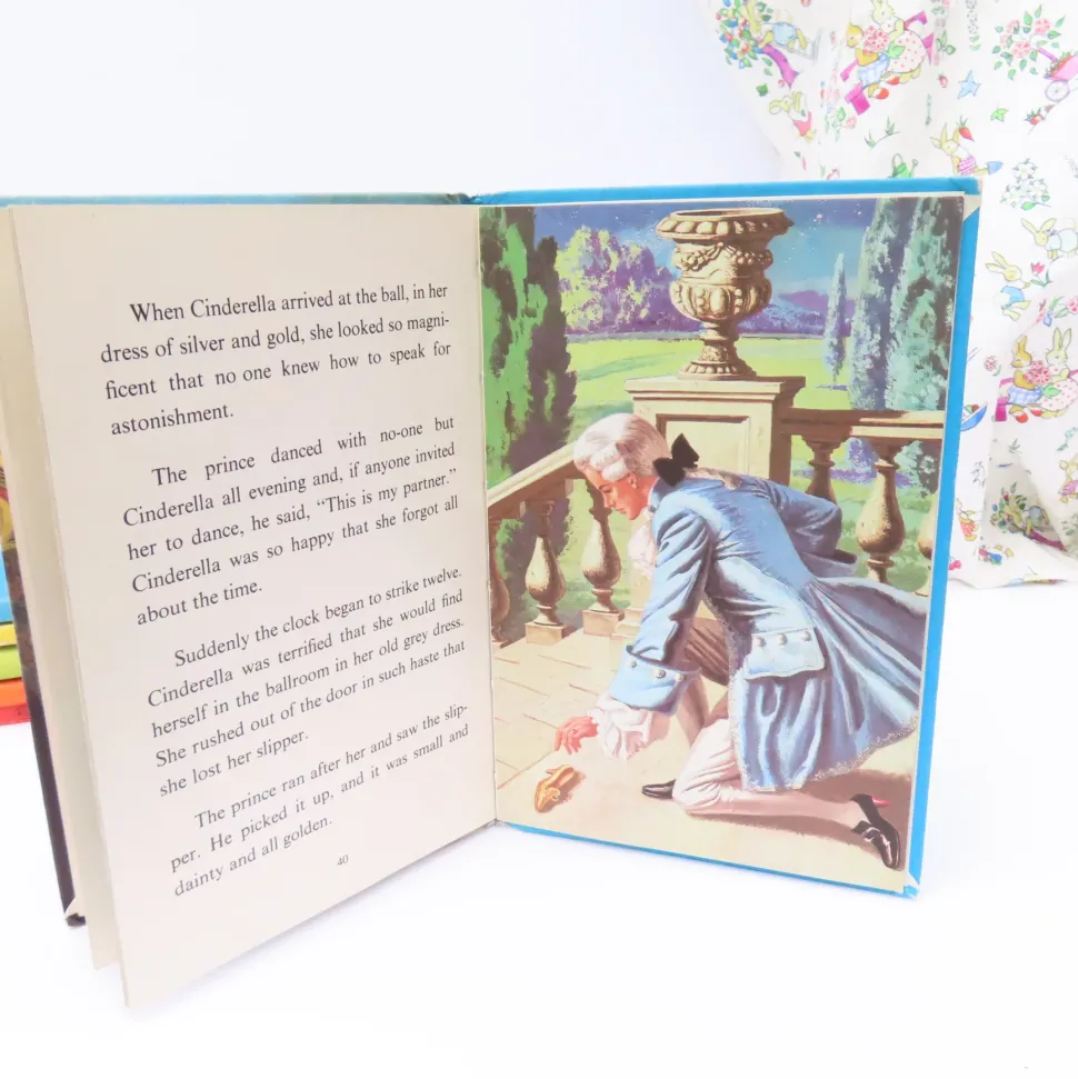 VINTAGE Ladybird book - Cinderella (mid 1970s)