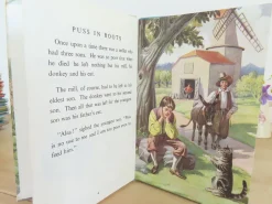 VINTAGE Ladybird book - Puss in Boots (1970s)