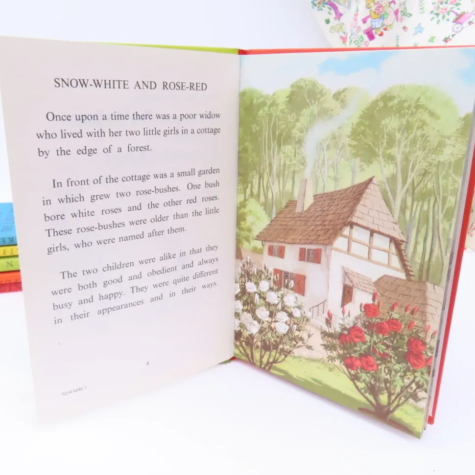 VINTAGE Ladybird book - Snow-White and Rose-Red (early 1970s)